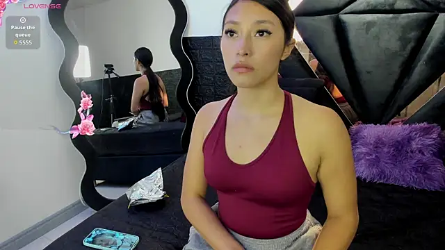 Queen Jen online show from June 19, 2026, 5:13 am