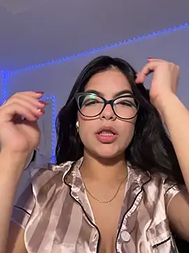 Viicky15 online show from May 16, 2026, 11:26 pm