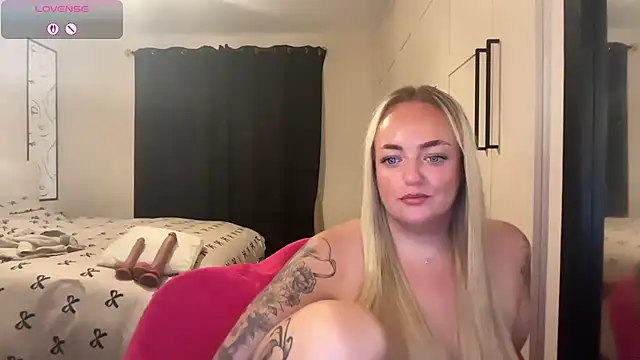 CurvyWetWife online show from June 27, 2026, 7:47 am