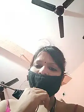 ZOYA-STRIP online show from June 24, 2026, 4:27 pm
