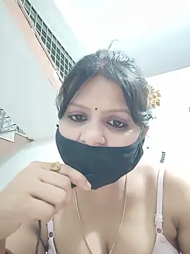 ZOYA-STRIP online show from June 10, 2026, 5:25 pm