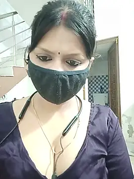 ZOYA-STRIP online show from June 18, 2026, 4:12 pm
