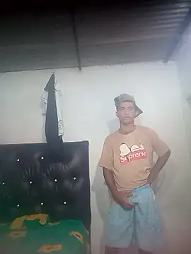 Snapshot of soymartinez2004 chatting on June 7, 2026, 1:44 am soymartinez2004 online show from June 7, 2026, 1:44 am
