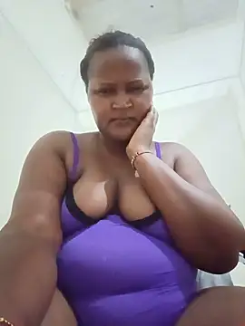 EbonyCurvess online show from May 18, 2026, 3:39 pm