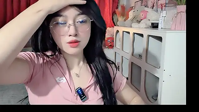 Snapshot of Bee-Cherry chatting on May 26, 2026, 5:38 am Bee-Cherry online show from May 26, 2026, 5:38 am