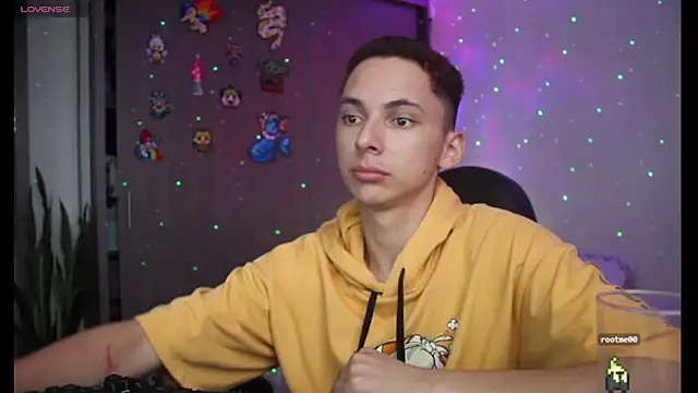 Snapshot of archi_love chatting on February 5, 2025, 1:22 pm archi love online show from February 5, 2025, 1:22 pm