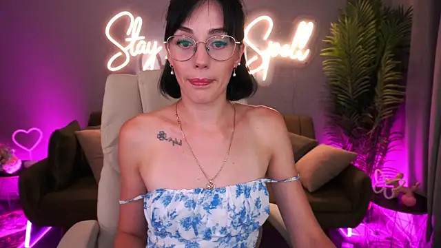 EviiLune online show from July 31, 2026, 8:39 pm