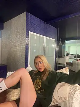 MirrorMia online show from May 19, 2026, 10:44 am