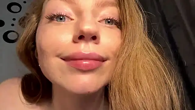 Snapshot of Auroralgnis chatting on June 29, 2026, 10:59 am Auroralgnis online show from June 29, 2026, 10:59 am