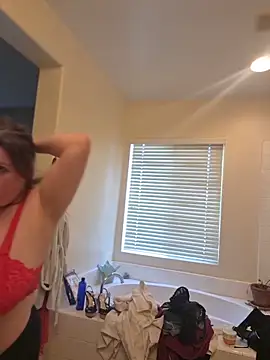 Bigtittymilkmommy online show from May 22, 2026, 9:24 pm