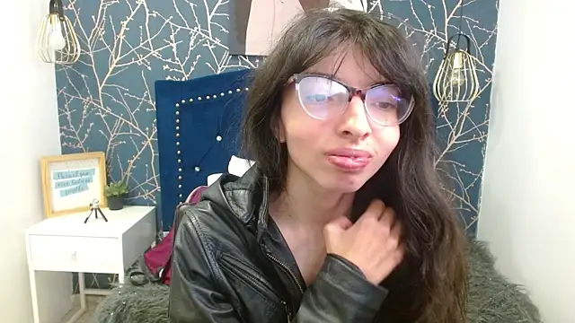 Snapshot of Allyshon_ chatting on June 9, 2026, 8:10 pm Allyshon online show from June 9, 2026, 8:10 pm