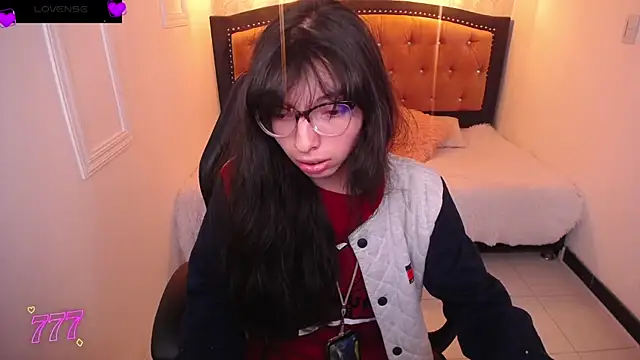 Snapshot of Allyshon_ chatting on July 3, 2026, 8:04 pm Allyshon online show from July 3, 2026, 8:04 pm