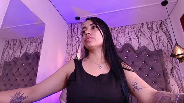 Snapshot of Queen_Nyxx chatting on June 4, 2026, 1:54 am Queen Nyxx online show from June 4, 2026, 1:54 am