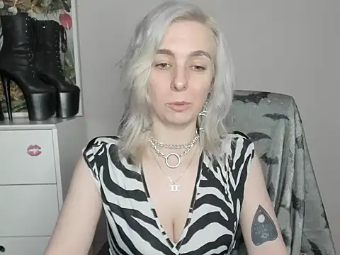 velvetanne online show from June 18, 2026, 10:09 am