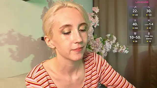 Elen  Moore online show from June 5, 2026, 10:43 am