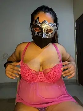Snapshot of LioraWance chatting on June 17, 2026, 1:32 pm LioraWance online show from June 17, 2026, 1:32 pm