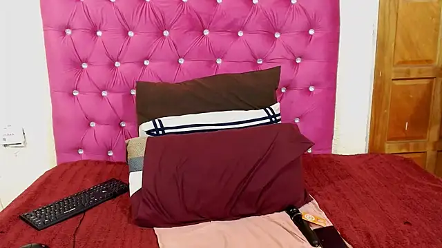WILD KITTYxXx online show from July 5, 2026, 4:06 am