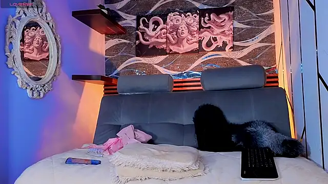 Cloee cameron online show from June 24, 2026, 7:55 pm
