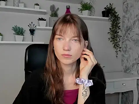 KiraBliss28 online show from May 26, 2026, 5:38 am