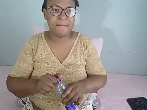 Snapshot of CandyYumsAerolaXX chatting on May 21, 2026, 9:50 am CandyYumsAerolaXX online show from May 21, 2026, 9:50 am