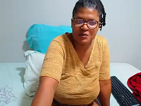 Snapshot of CandyYumsAerolaXX chatting on June 25, 2026, 7:13 am CandyYumsAerolaXX online show from June 25, 2026, 7:13 am