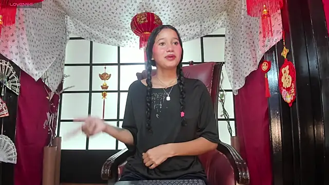 Snapshot of Aurora_Gatty chatting on June 12, 2026, 7:11 pm Aurora Gatty online show from June 12, 2026, 7:11 pm