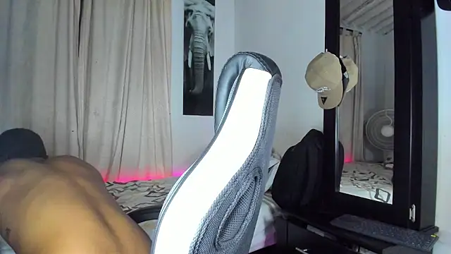 LucasWatsonnn online show from June 9, 2026, 1:28 am