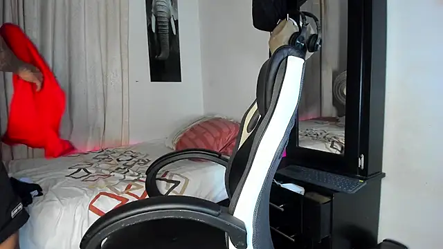 LucasWatsonnn online show from June 17, 2026, 3:39 am