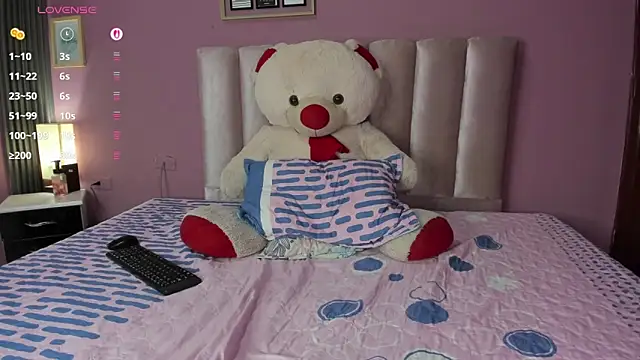 Snapshot of ORIANNA_21 chatting on June 17, 2026, 9:14 pm ORIANNA 21 online show from June 17, 2026, 9:14 pm