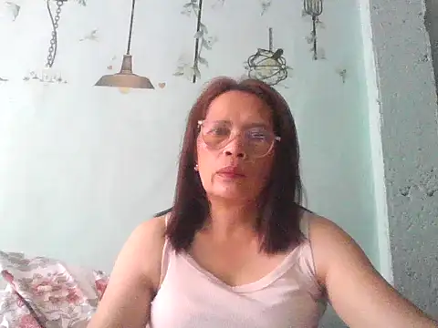 momshe2026 online show from June 12, 2026, 7:39 am