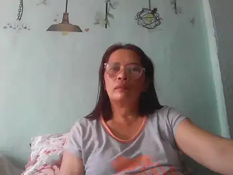 momshe2026 online show from June 13, 2026, 7:50 am