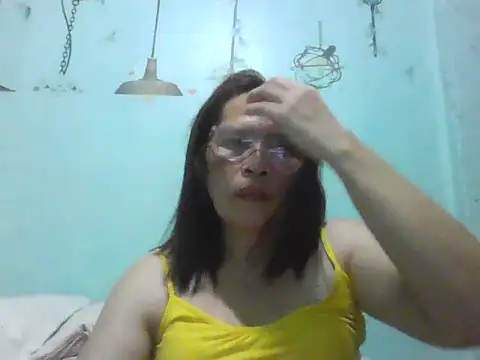 momshe2026 online show from June 9, 2026, 1:34 pm