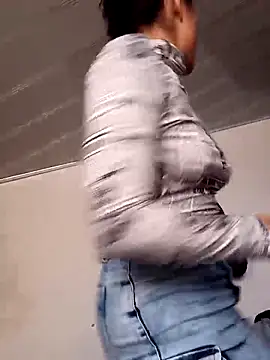 Perla-stone1 online show from June 15, 2026, 9:36 pm