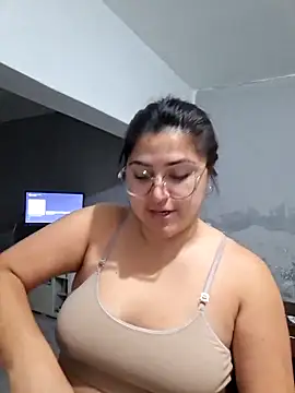 Snapshot of morena95_ chatting on June 4, 2026, 2:33 pm morena95 online show from June 4, 2026, 2:33 pm