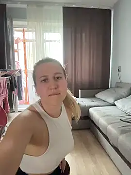 Snapshot of MarieHeartt chatting on July 2, 2026, 12:55 pm MarieHeartt online show from July 2, 2026, 12:55 pm