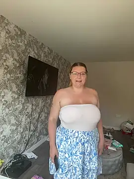 LucieLouBabe online show from July 9, 2026, 10:26 am