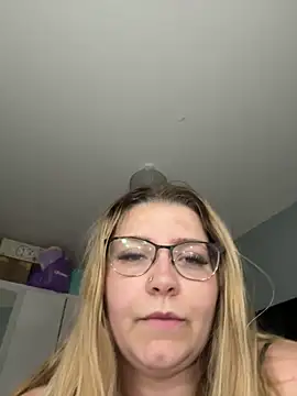 Snapshot of LucieLouBabe chatting on May 24, 2026, 11:37 pm LucieLouBabe online show from May 24, 2026, 11:37 pm
