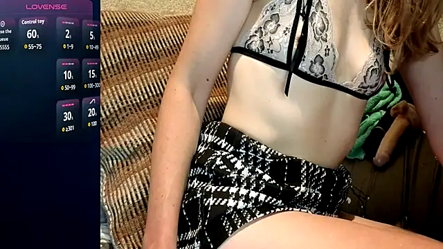Snapshot of Skye_Falls chatting on June 4, 2026, 12:10 pm Skye Falls online show from June 4, 2026, 12:10 pm