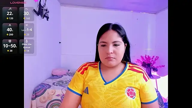 Snapshot of Nikkibounce chatting on July 3, 2026, 4:24 pm Nikkibounce online show from July 3, 2026, 4:24 pm