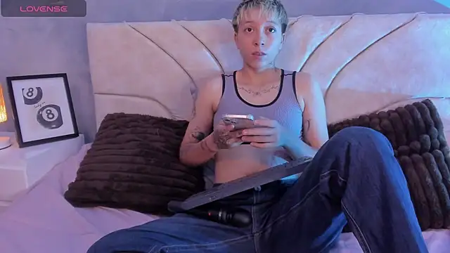 Snapshot of vane_grey chatting on May 26, 2026, 8:18 pm vane grey online show from May 26, 2026, 8:18 pm