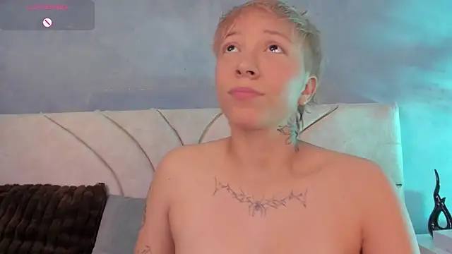 Snapshot of vane_grey chatting on June 27, 2026, 7:42 pm vane grey online show from June 27, 2026, 7:42 pm