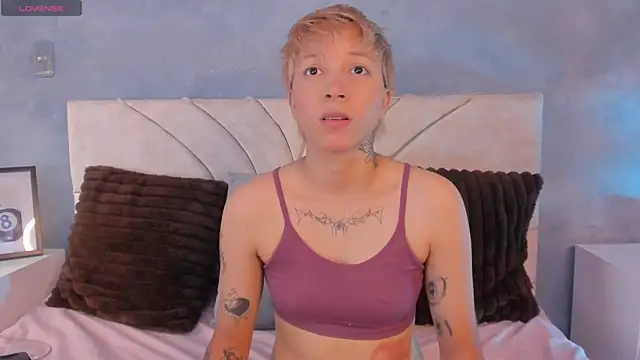 Snapshot of vane_grey chatting on July 16, 2026, 5:10 pm vane grey online show from July 16, 2026, 5:10 pm