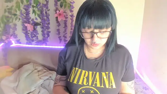 Snapshot of Bubblesquirtt chatting on June 21, 2026, 10:37 pm Bubblesquirtt online show from June 21, 2026, 10:37 pm
