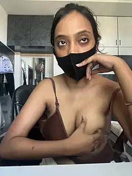 Snapshot of livia_dolls chatting on July 2, 2026, 4:40 am livia dolls online show from July 2, 2026, 4:40 am