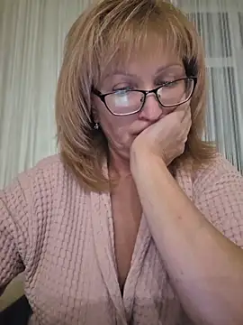 -LindaKing- online show from May 28, 2026, 6:58 pm