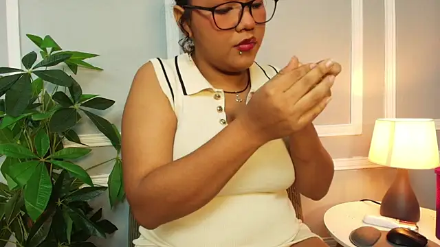 Snapshot of Kristal_donne chatting on June 3, 2026, 2:33 pm Kristal donne online show from June 3, 2026, 2:33 pm