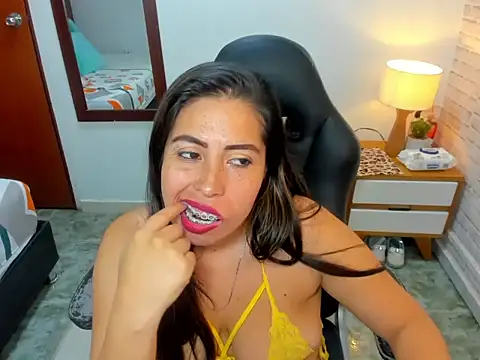 nikki nikoll online show from July 11, 2026, 5:08 am