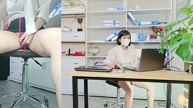 Julie-Rosee online show from June 12, 2026, 2:26 pm
