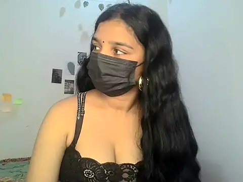 Snapshot of suzan_melly chatting on May 22, 2026, 7:17 am suzan melly online show from May 22, 2026, 7:17 am