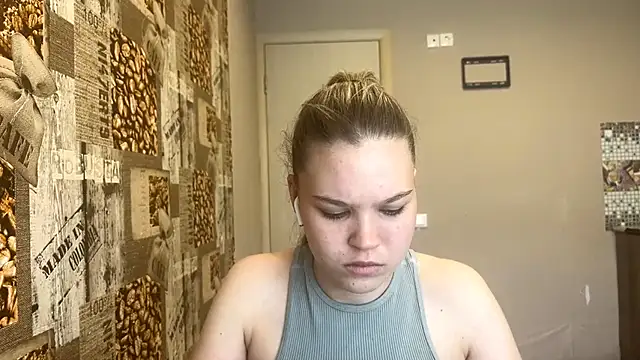 HellyRay online show from June 8, 2026, 1:22 pm